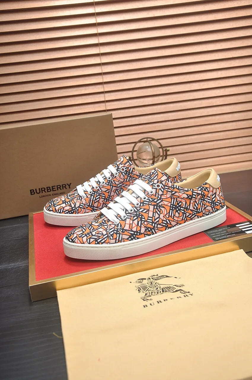 Men's shoes💰480💶[Burberry] (cowhide lining) classic low-top sneakers｜Imported cowhide with classic plaid fabric｜Cow leather lining｜Original outsole｜Fine workmanship and comfortable to wear Size: 38-44 (customized at 45)